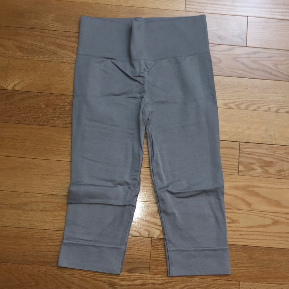 Lululemon cropped ribbed leggings